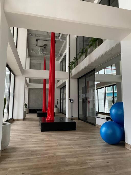 Moderno Apto Shift Zona 16, Cerca De Embajada Eeuu Y Explanada Cayala グアテマラシティ エクステリア 写真